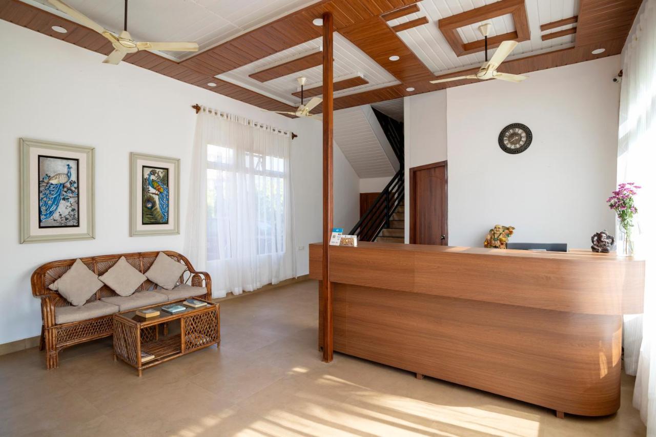 La Vaiencia Beach Resort, Morjim Exterior photo