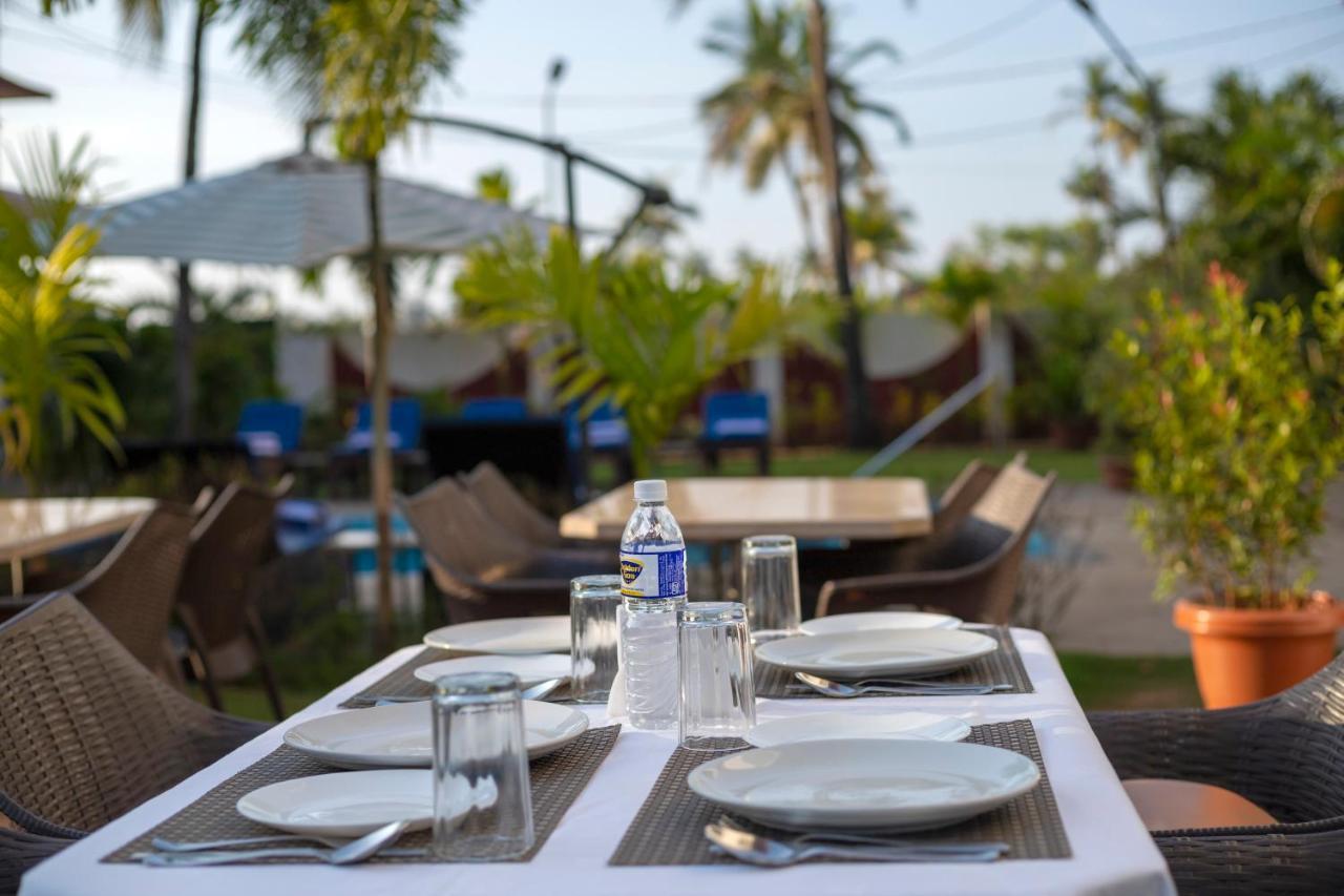 La Vaiencia Beach Resort, Morjim Exterior photo