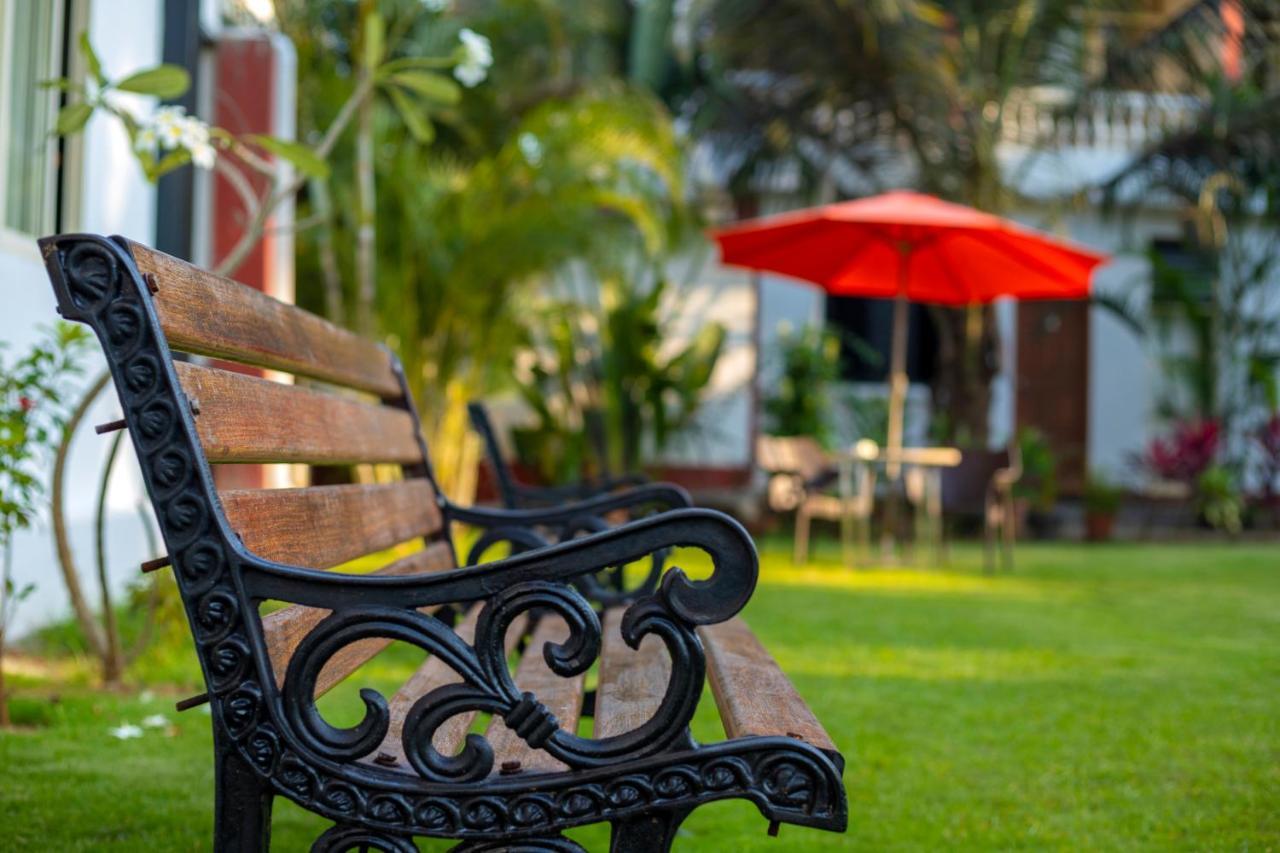 La Vaiencia Beach Resort, Morjim Exterior photo