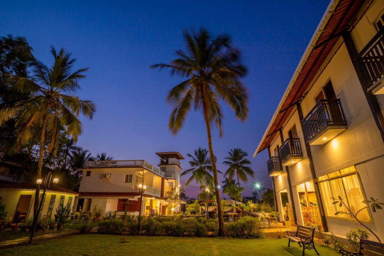 La Vaiencia Beach Resort, Morjim Exterior photo