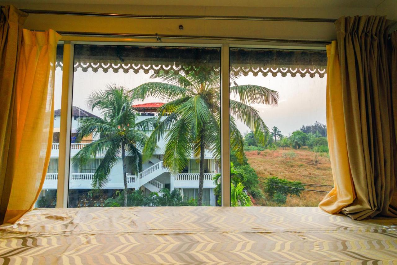 La Vaiencia Beach Resort, Morjim Exterior photo