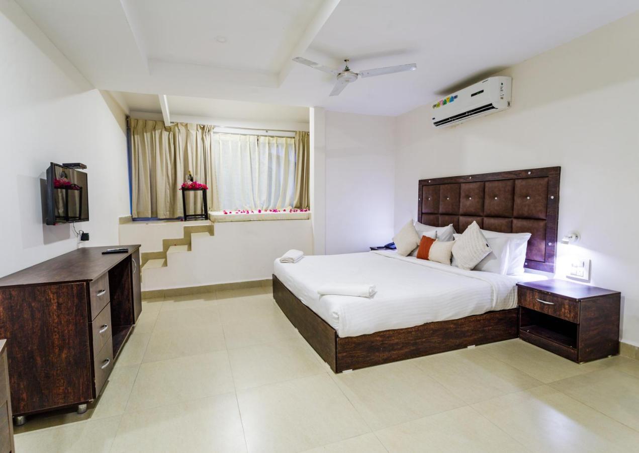 La Vaiencia Beach Resort, Morjim Exterior photo