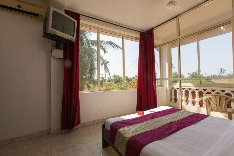 La Vaiencia Beach Resort, Morjim Exterior photo