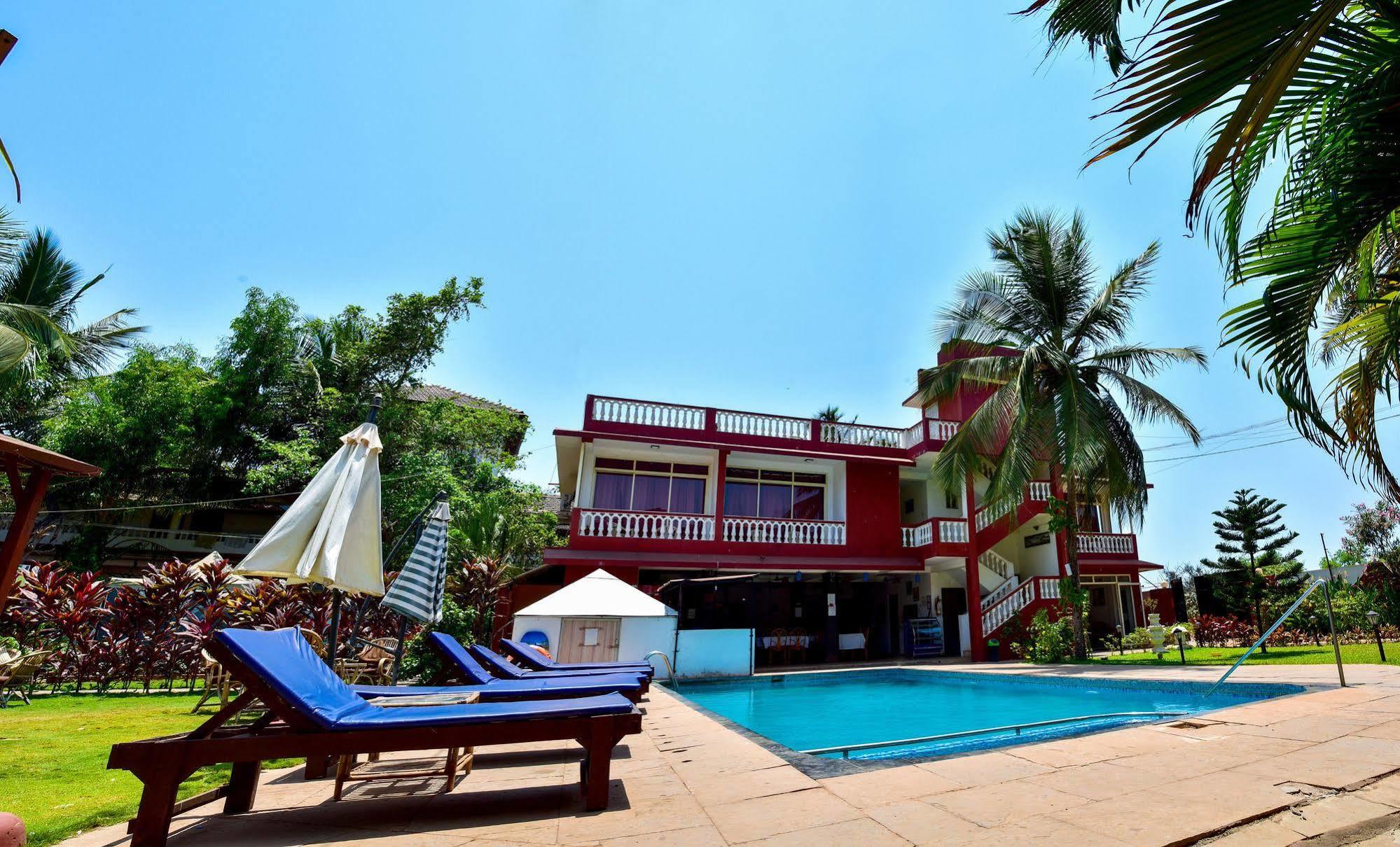 La Vaiencia Beach Resort, Morjim Exterior photo